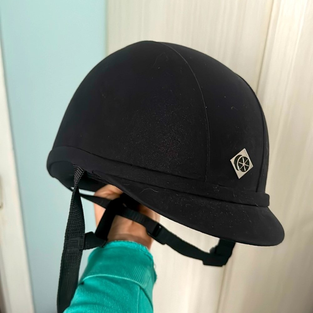Charles Owen jR8 child’s riding helmet equestrian like new